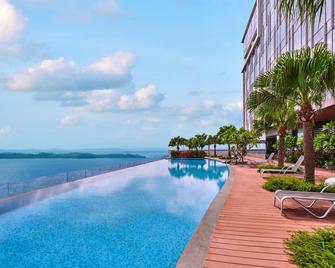 Batam Marriott Hotel Harbour Bay - Batuampar - Pool