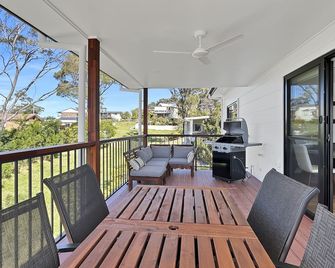 Chic 4-bed Beach House with Sea Views - 말루아 베이 - 발코니