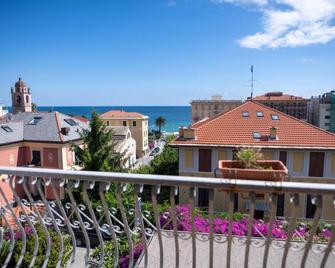 Hotel Miranda - Varazze - Balcón