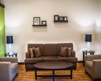 Quality Inn Conway Northwest - Conway - Huiskamer