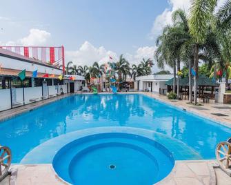 Quezon Premier Hotel Candelaria - Candelaria - Pool