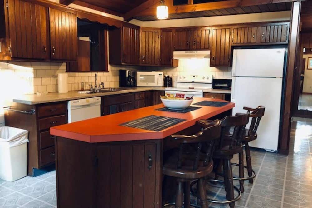 FernRockCabin- A Peaceful getaway in the Laurel Highlands of PA