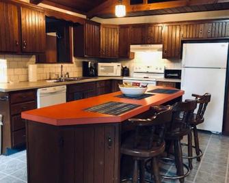 FernRockCabin- A Peaceful getaway in the Laurel Highlands of PA\n - Farmington - Cocina