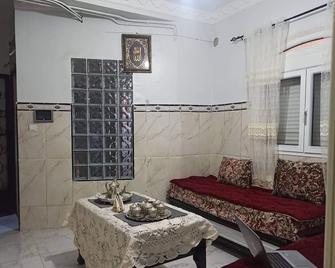 Joli F1 Convivial,propre Neuf , Indépendant, Équipée, Stratégique de - Tremecén