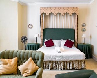 Crown Hotel - Stone (Near Stoke-On-Trent) - Stone