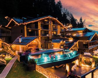 Hotel Chalet Al Foss - Vermiglio - Budynek