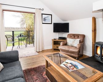 Delightful holiday cottage in a peaceful, rural location with stunning views - Perth - Living room