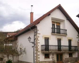 Casa rural Lucuj - Jaurrieta - Edificio