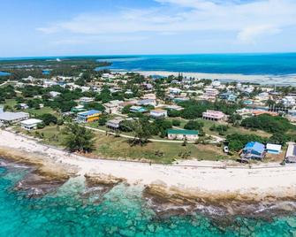 Featured On Hgtv, Bahamas Life Season 3 Episode 3 Generational Dreams - Port Royal - חוף