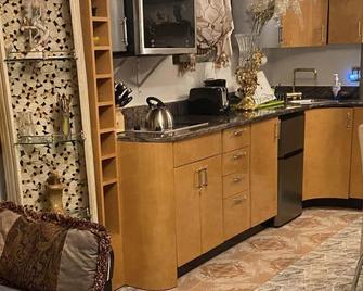 Super Location in Brooklyn - Entire 1 bedroom apartment - Brooklyn - Kitchen
