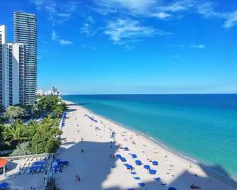 Entire Condo in Sunny Isles - Sunny Isles Beach - Playa