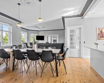 5 Bedroom Nice Home In Nyborg - Nyborg - Dining room