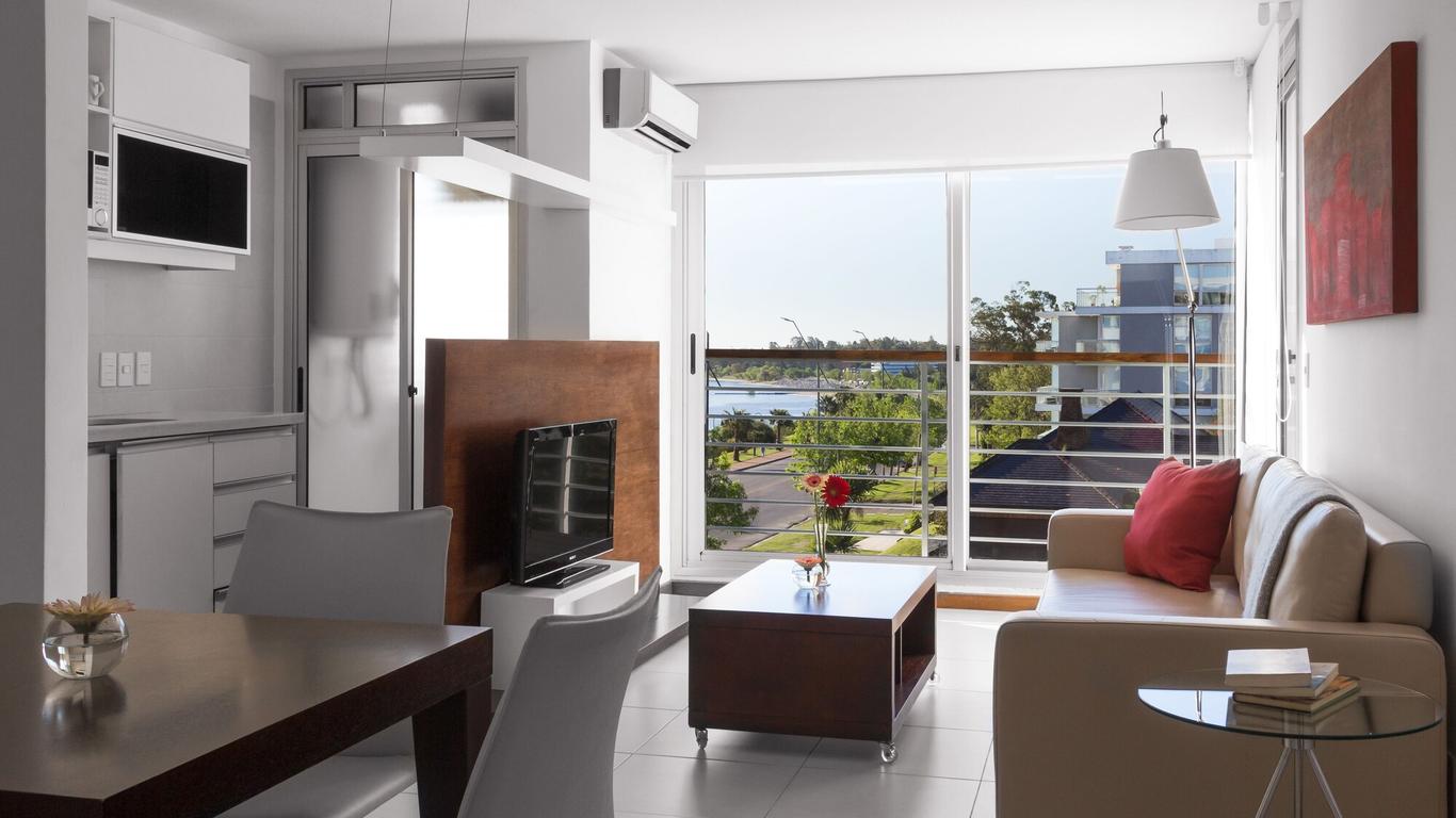 Real Colonia Hotel & Suites