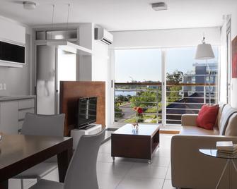 Real Colonia Hotel & Suites - Colonia del Sacramento - סלון