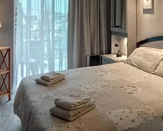 2 Bedroom Awesome Apartment In Mijas - Mijas - Soverom