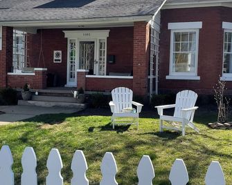 The Sunshine Cottage - Lexington - Patio