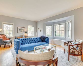 Charming Home 3 Blocks to Winona State University - Winona - Obývací pokoj