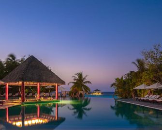 Adaaran Select Meedhupparu - Meedhupparu - Pool