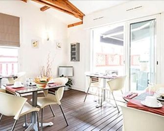 Hotel Les Almadies - Coeur de Ville - San Juan de Luz - Comedor