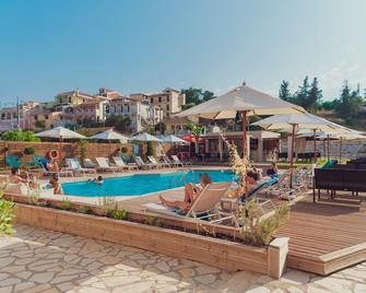 Nuevo Vista Boutique Hotel - Kavos - Basen