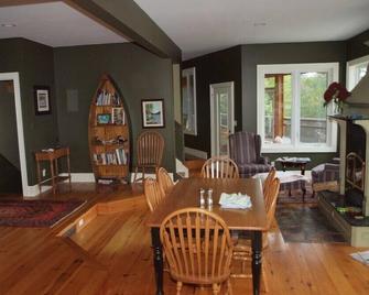 Bob Lake Cottage - Minden Hills, Ontario, Canada - Minden - Restaurant