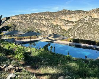 Quiet hilltop guest house with great views - Valley Center - Piscina