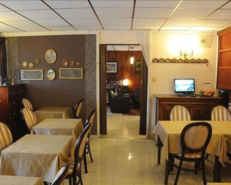 Aerotel Versailles Saint Cyr - L'étape du Silence - Saint-Cyr-l’École - Restaurant