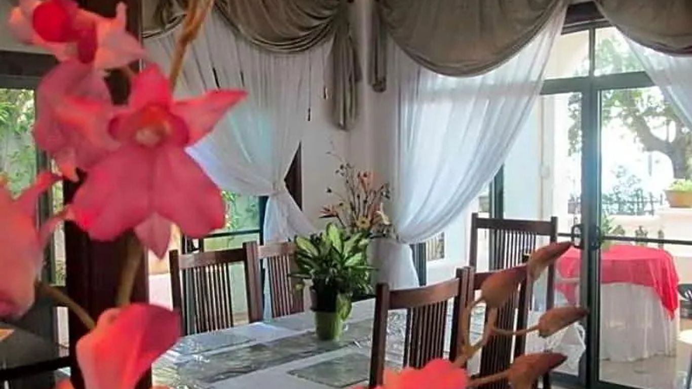 RedDoorz Plus @ Gracey Dive Resort Dumaguete