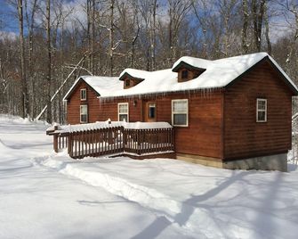 Disc Golf at Mammoth Cave, Houck design 18 hole course, 2 bedroom cabin - Mammoth Cave - Building