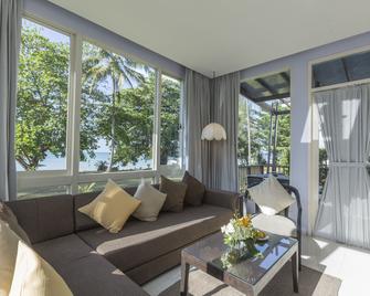 Kantary Beach Hotel Villas & Suites - Khao Lak - Living room