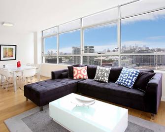 Moore to See - Modern and Spacious 3BR Zetland Apartment with Views over Moore Park - Sydney - Living room