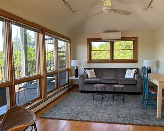 Bayberry Beach House - Provincetown - Living room
