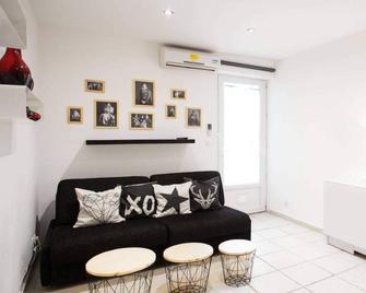 Gregbnb - Studio Cosy - Climatisé - Wifi - 15min Gare - Toulon - Huiskamer