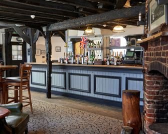 Bear Hotel by Greene King Inns - Havant - Bar