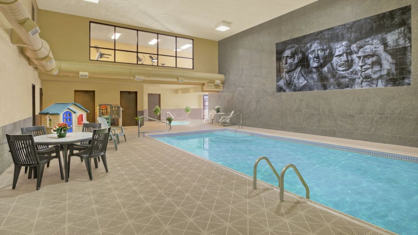 Rushmore Express & Suites