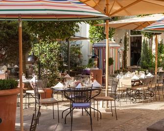 Romantikhotel Rebstock art & design - Kehl - Patio