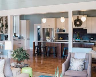 Historic Schoolhouse, Modern Retreat - Manhattan - Cucina