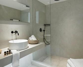 Arco Solium Suites - Adamantas - Bathroom