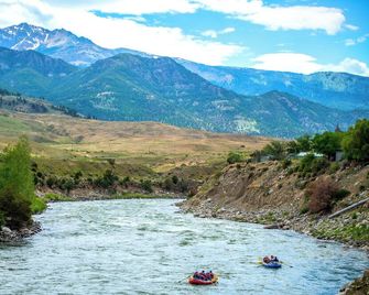 Yellowstone Riverside Cottages - Gardiner