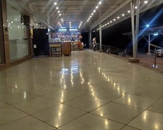 Hotel Good Way Himatnagar - Himatnagar - Lobby