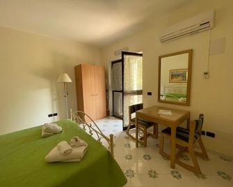 Santa Pigna Country House - Centola - Camera da letto