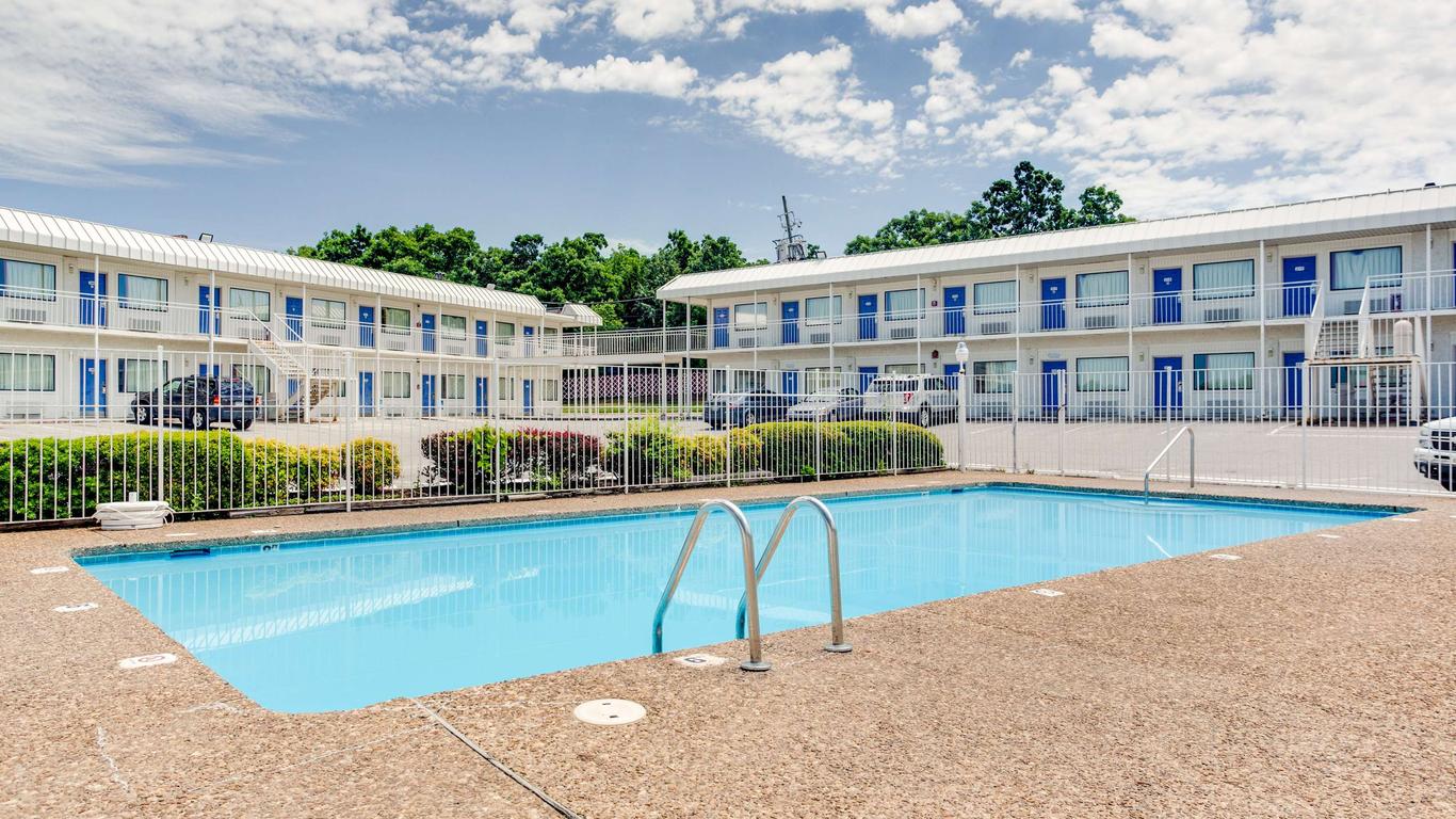 Motel 6 Fayetteville. Ar