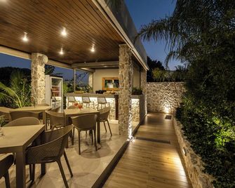 Sun City Luxury Apartments - Asgourou - Patio