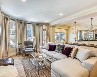 Cozy Boston Condo | Near T - Boston - Soggiorno