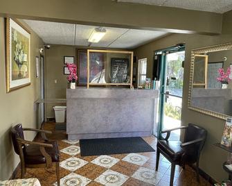 Safar Inn Clearwater - Clearwater - Front desk