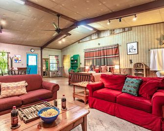 Runnin' Bird Haus Waco Magnolia - Bellmead - Huiskamer