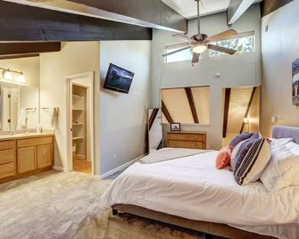 Private condo steps from ski lift minutes to lake - Stateline - Bedroom