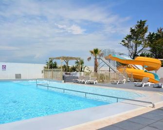 Camping Au Petit Port De L'Houmeau - L’Houmeau - Piscine