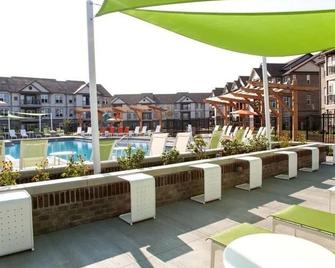 Spacious 1br Suite | Pool, Parking + Gym B - Middletown - Pool