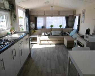 Chalet Joleen IJmuiden aan zee, vlakbij het strand - Ĳmuiden - Wohnzimmer